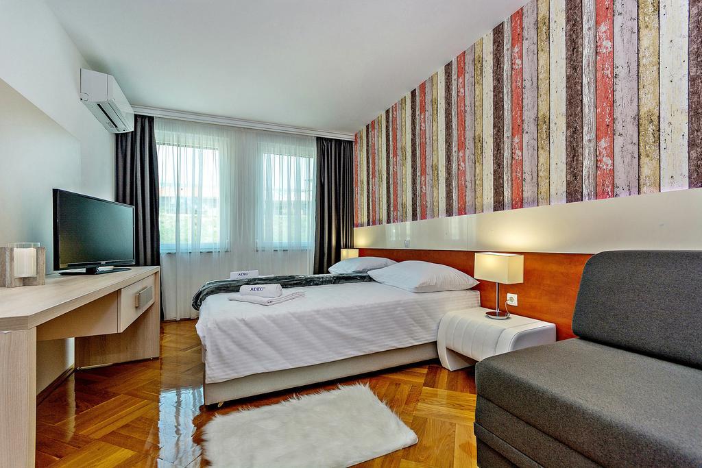 Adeo Hotell